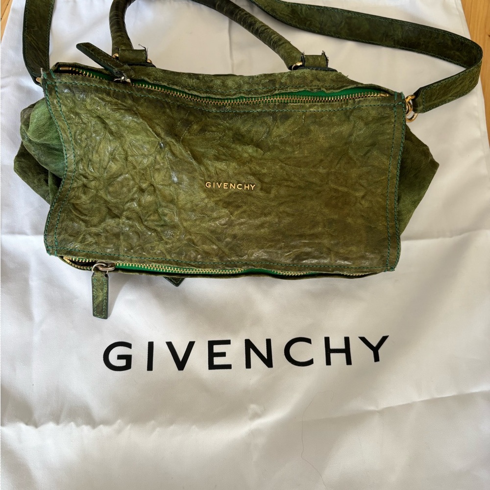 Givenchy Medium Pandora gorgeous Green Leather Shoulder Bag with Gold Logo